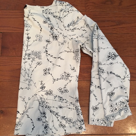 The Limited Tops - Lovely white and black stretchy long sleeve top.